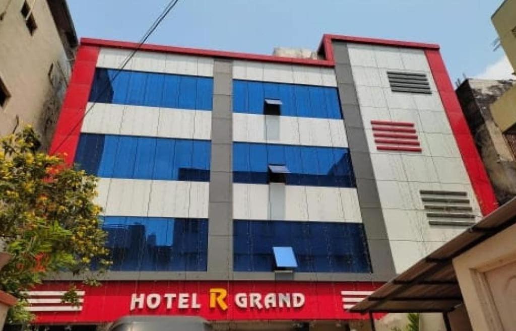 Oyo Flagship 80855 Hotel R Grand Vijayawada Exterior photo