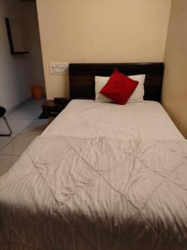 Oyo Flagship 80855 Hotel R Grand Vijayawada Exterior photo