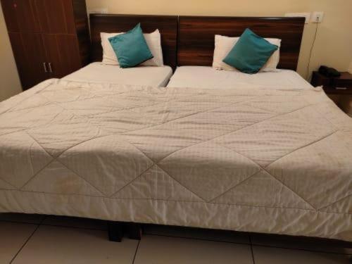 Oyo Flagship 80855 Hotel R Grand Vijayawada Exterior photo